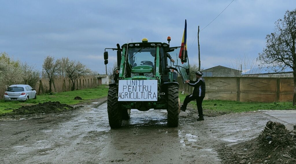 tractor pregatit pentru protest